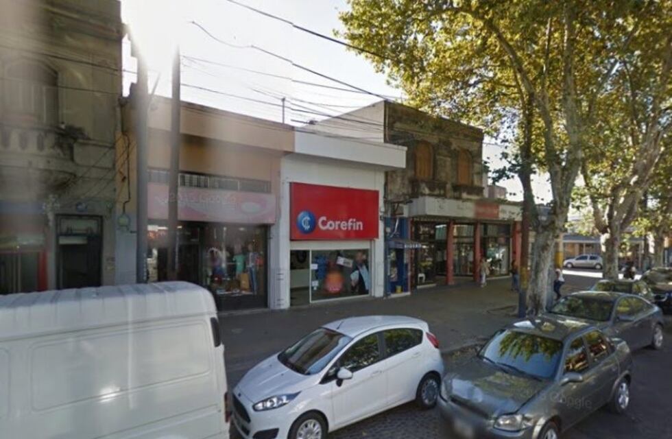 Un ladrón armado sorprendió a los empleados de una financiera mientras contaban el dinero