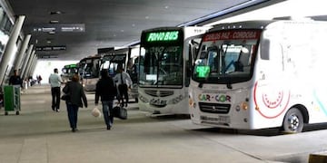 Los choferes del servicio de Interurbanos de Cu00f3rdoba estu00e1n de  asamblea y hay demoras en el servicio\u002E
