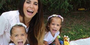 Cinthia Fernández y sus hijas