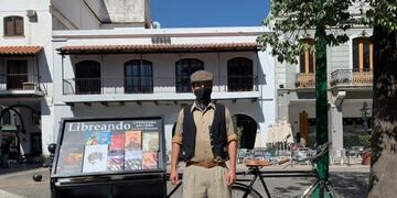 Conocé al salteño que creó una librería móvil con obras locales (Salta Soy)