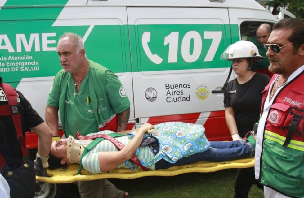 Dos colectivos y un auto chocaron en Parque Avellaneda