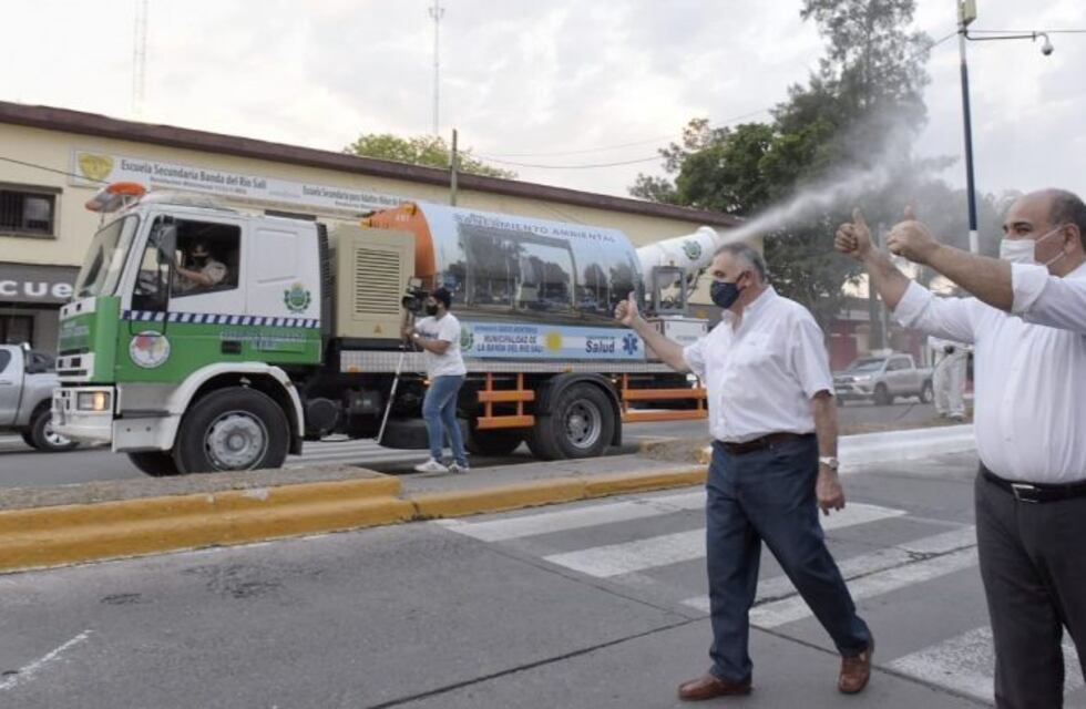 Banda del Río Salí: Manzur y Jaldo presentaron un camión sanitizante para la ciudad