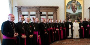 Mons\u002E Zordán con el Papa\nCrédito: Mision C Namuncurá