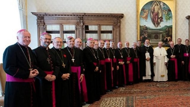 Mons\u002E Zordán con el Papa\nCrédito: Mision C Namuncurá