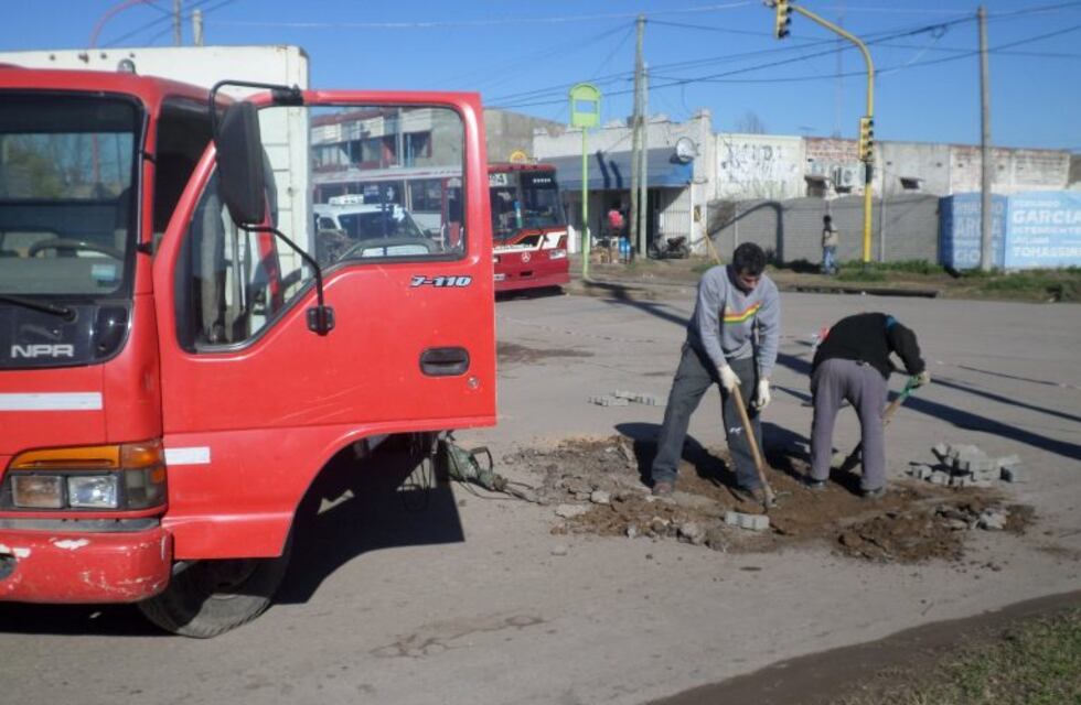 Reclaman por desorden vial en calle Paso