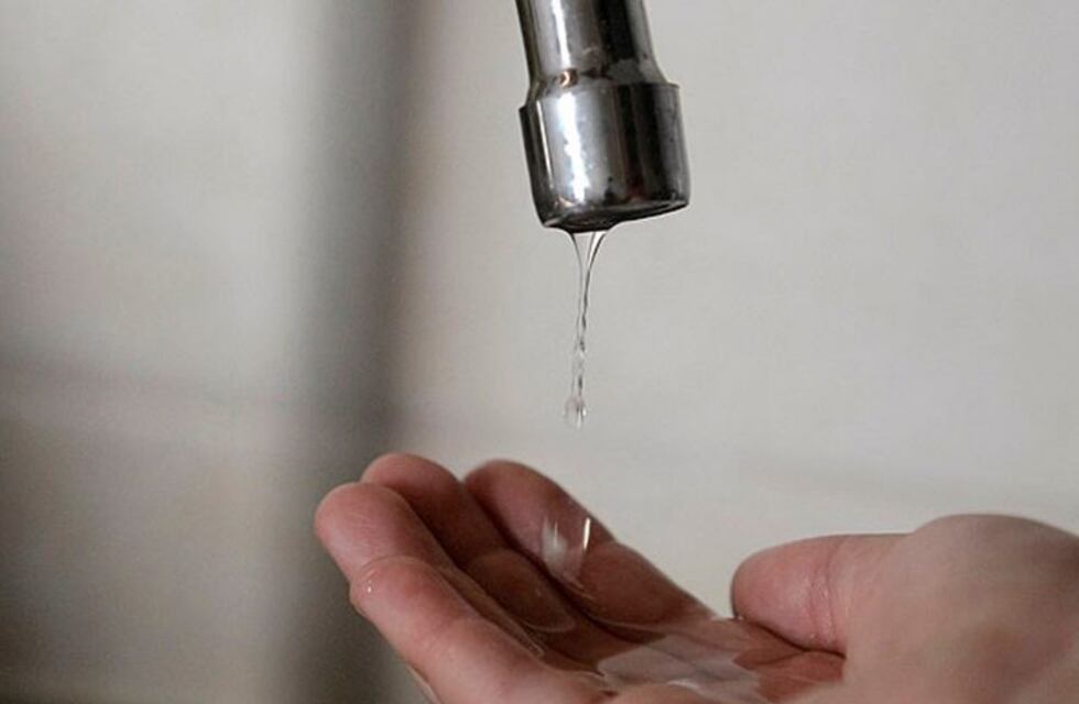 Las cañerías de Rosario pierden más del 50% del agua, pero no hay plan para cambiarlas