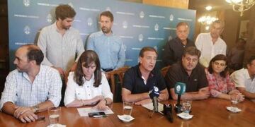 Rodolfo Suárez anunció la suspensión de clases