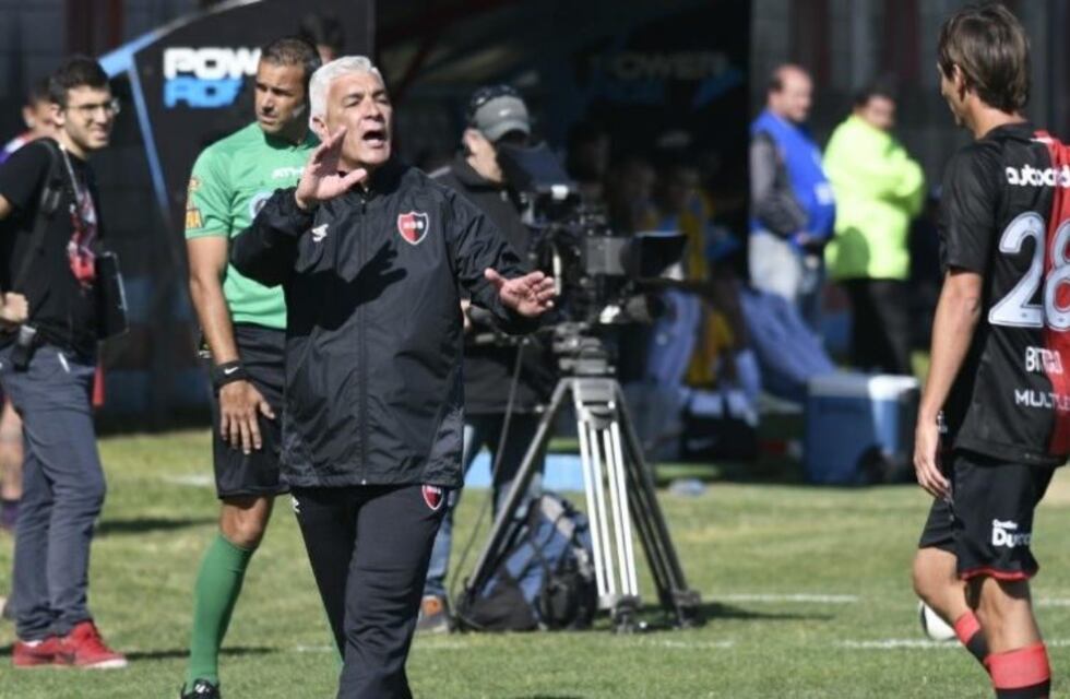 Tras la dura derrota, ¿sigue De Felippe en Newell's?