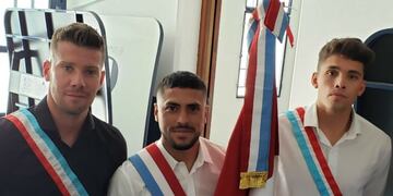 Guido Herrera y Fernando Godoy terminaron el secundario y reciben su diploma\u002E