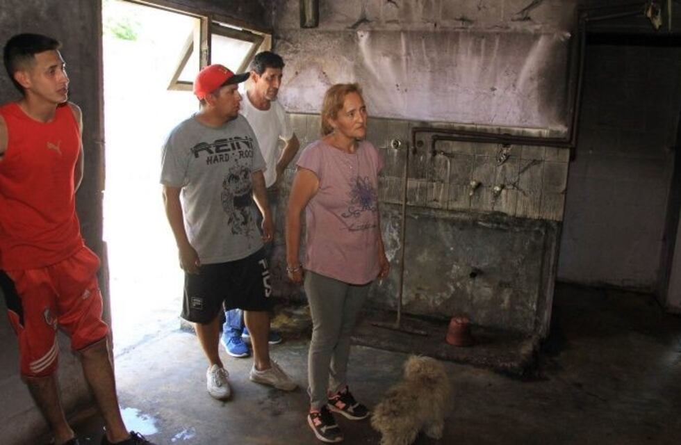 Se fue a cuidar a su madre enferma y le incendiaron la casa