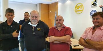 Los taxistas piden financiamiento para sostener la actividad en Rosario\u002E (@gayosofede)