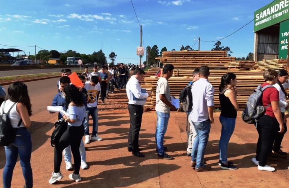 Un kilómetro de cola para 15 puestos de trabajo en Garupá