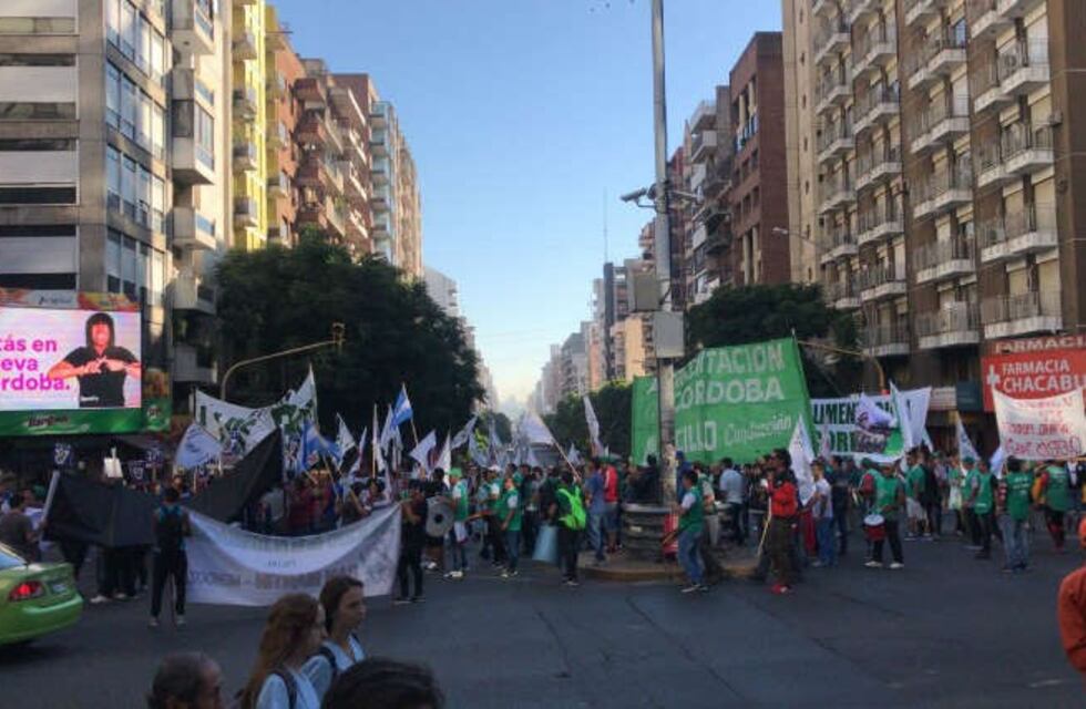 Caos en la Plaza España por protesta de trabajadores de Arcor