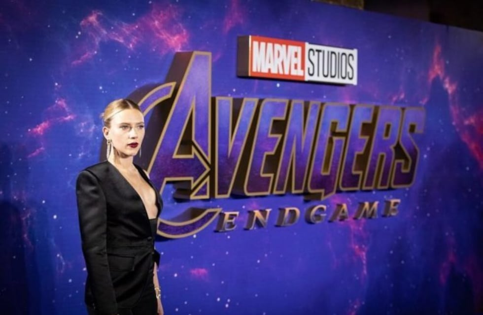 Scarlett Johansson lució su figura a un mes de la operación para reducir su busto