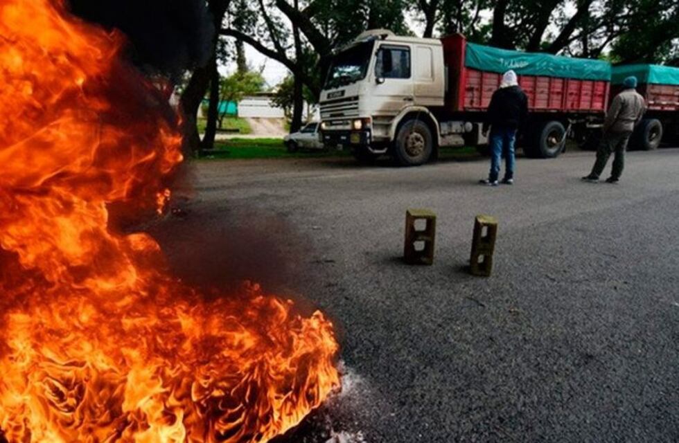 Sorpresivo piquete en la entrada de la planta de Bunge en Puerto San Martín