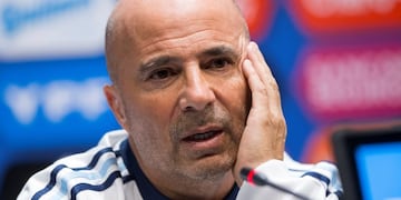 FILE - In this Friday, Nov\u002E 10, 2017 filer, Argentina coach Jorge Sampaoli speaks to the media after his team's training session ahead of their friendly soccer match against Russia, in Moscow\u002E (AP Photo/Alexander Zemlianichenko, File)  Jorge Sampaoli director tecnico de la seleccion argentina futbol entrenadores