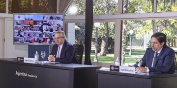 Alberto Fernández y el ministro Nicolás Trotta anunciando fondos para obras en la UNaM y otras universidades públicas\u002E