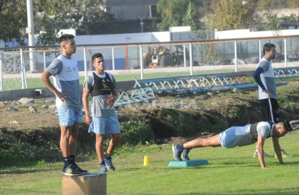 Atlético Tucumán comienza con los entrenamientos de doble turno