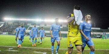 Acosta, de buen partido, encabeza una triste retirada del Celeste\u002E Una dura eliminación\u002E