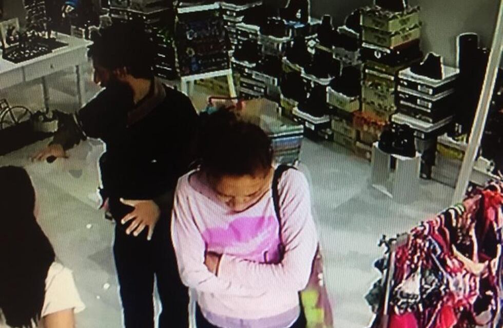 Una pareja se viralizó en Whatsapp por sus robos filmados cerca de la Terminal de Ómnibus