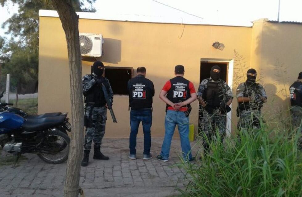 Incautaron drogas, armas y dinero en tres allanamientos en el noroeste santafesino