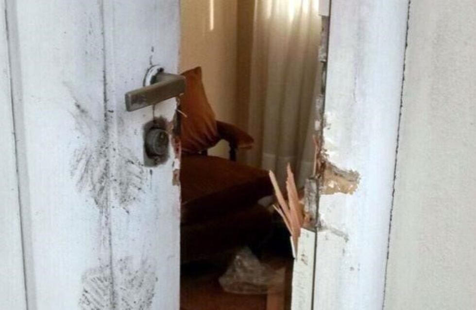 Dos ladrones rompieron la puerta de una casa y robaron dos notebooks