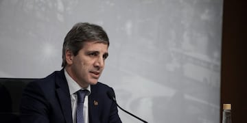 El ministro de Hacienda, Nicolás Dujovne, llegando a la sede del FMI en Washington el martes (EFE)