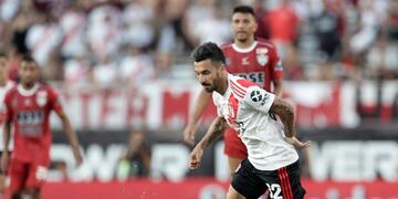 El goleador de Hughes todavía tiene un mes para llegar a un acuerdo con River\u002E (AFP)