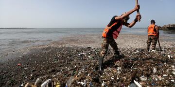 Remoción de plástico y otros residuos en playa Montesinos, Santo Domingo (Web)