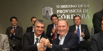 Juan Schiaretti en la firma del convenio\u002E