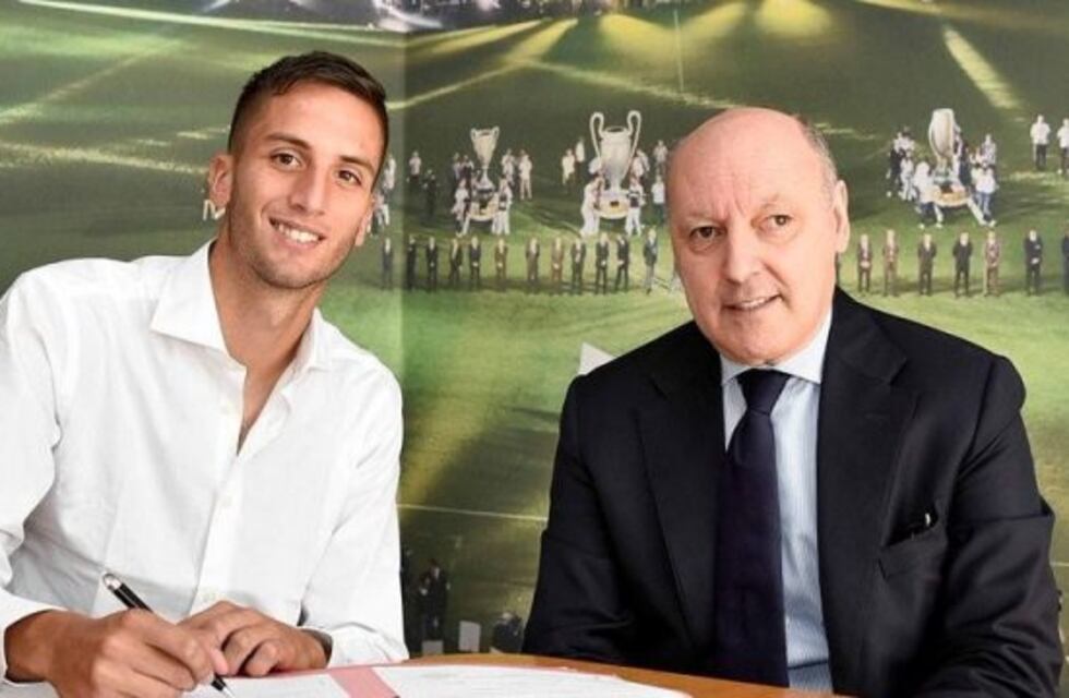 Rodrigo Bentancur firmó su contrato con la Juventus