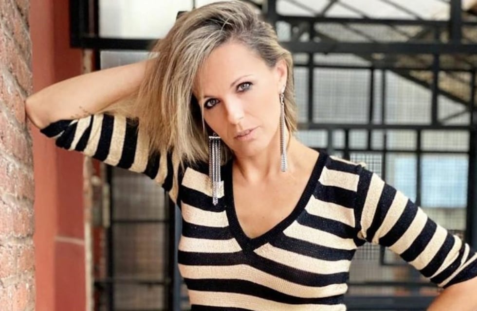 Denise Dumas posó mostrando su sensual look y sus piernas se llevaron todas las miradas