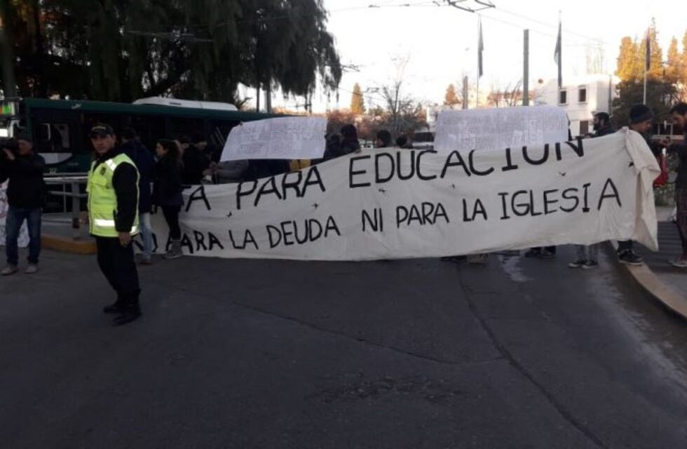 Cortan el ingreso vehícular a la Universidad Nacional de Cuyo