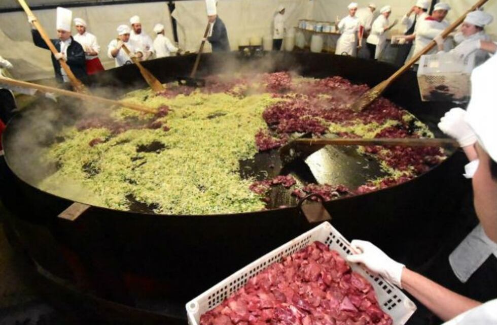 El 9 de Julio, Villa María preparará el locro más grande del país