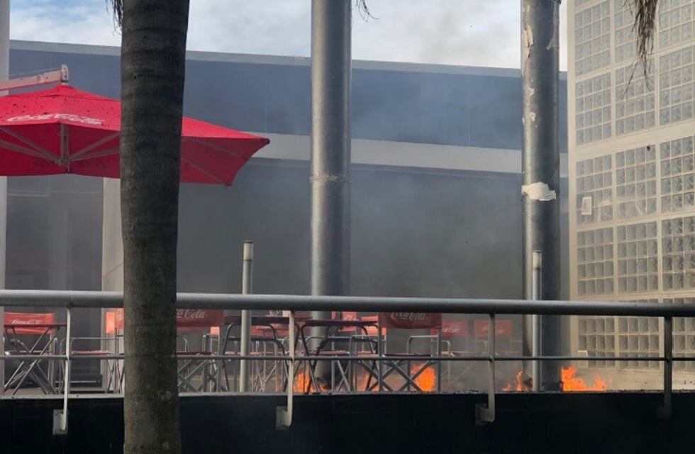 Un incendio en el bar Queens de barrio Martin desató temor en los vecinos