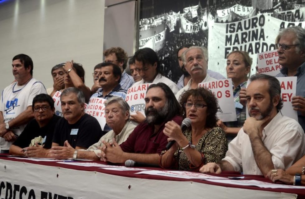 Anunciaron un paro nacional docente por las agresiones que sufrieron los maestros en Chubut