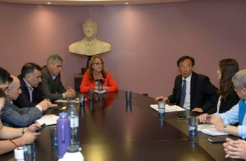 La gobernadora se reunió con SINOPEC