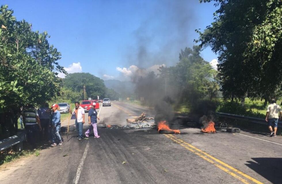 Subir a los valles es una odisea: filas de hasta cinco kilómetros