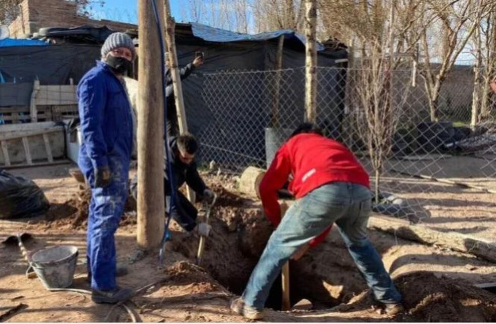 Su casa no tenía techo ni baño y sus docentes se organizaron para reconstruir el hogar