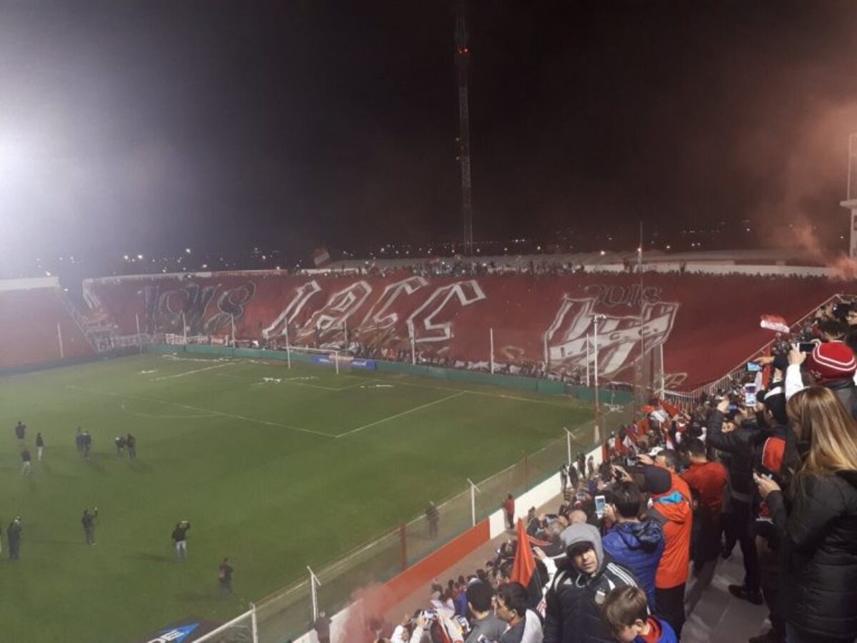 Telón, color y fervor\u002E La Gloria y un festejo para el recuerdo\u002E