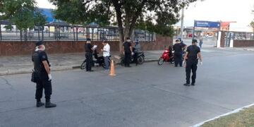 Operativo policial controlando que no se viole la cuarentena\u002E