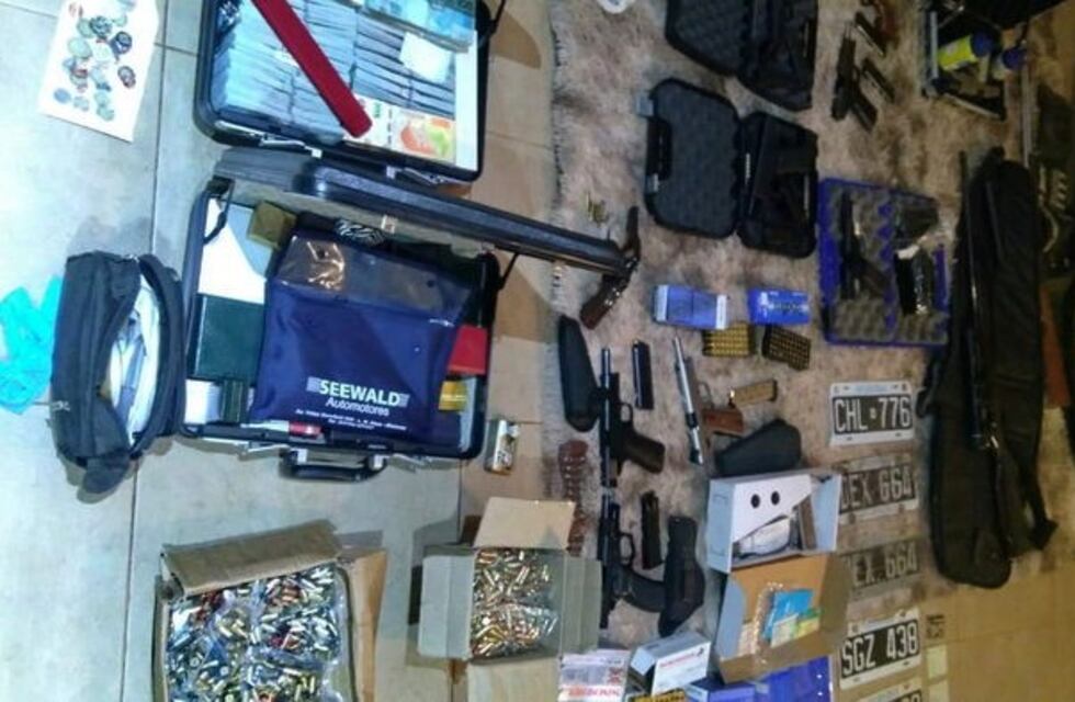Armas, dinero y autos robados: presunto narco obereño delatado por su enriquecimiento acelerado