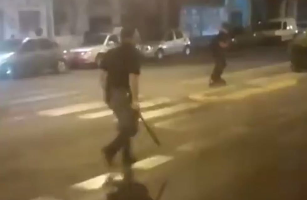 Retiraron las denuncias tras la irrupción de un conductor con un machete en Paseo Pellegrini