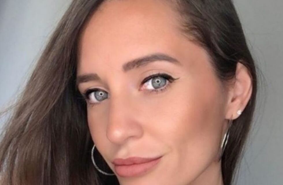 El jugado vestuario sin corpiño de Carolina Haldemann para conducir el noticiero de Canal 26