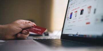 Estafó a varios comercios pero fue sobreseída tras pagar 50 mil pesos y realizar tareas comunitarias.