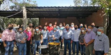 Polémica por la participación del gobernador Juan Manzur en una reunión multitudinaria.