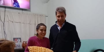 Anabel, la joven artesana que espera un trasplante de pulmón.