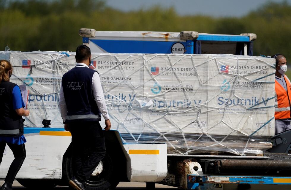 Llegó al país un vuelo de Aerolíneas Argentinas con 330.000 dosis de vacunas Sputnik-V