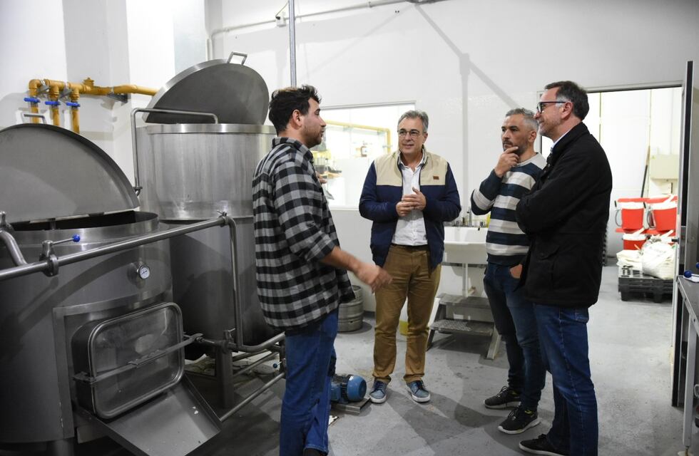Luis Castellano recorrió una fábrica de cerveza artesanal