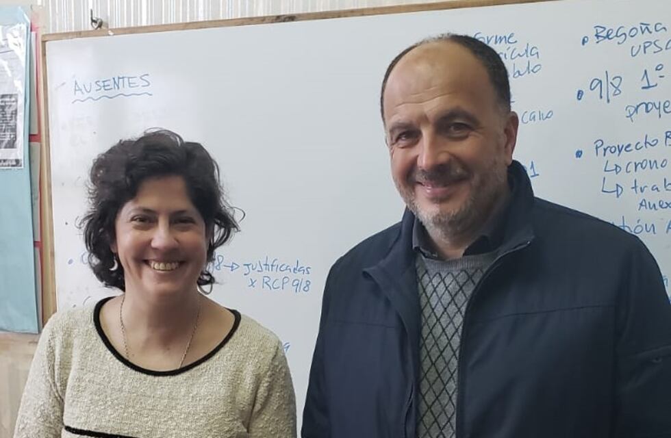 Pablo Garate entregó elementos tecnológicos a la Escuela Nº 6 de Tres Arroyos